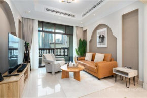 Luxurious 1 BR Apartment, Burj Khalifa & Burj Lake View, Steps Away from Burj Khalifa & Dubai Mall